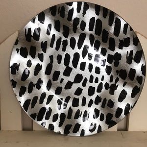 14” Display Plate in Animal Print. Wavy.